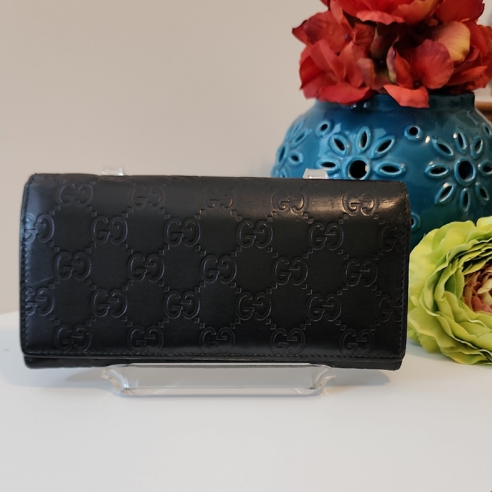 FLASH SALE* Gucci Black Wallet with Textured Leather Finish
